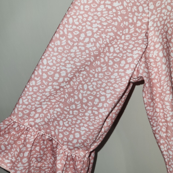 Elegant Pink Patterned V-Neck Blouse - Picture 5 of 8